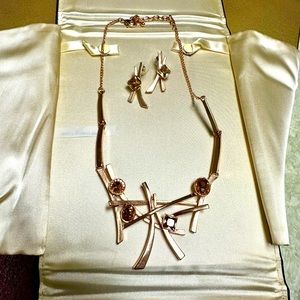 Gorgeous Brand New Boutique Rose Gold Overlay Necklace And Earrings Set.
